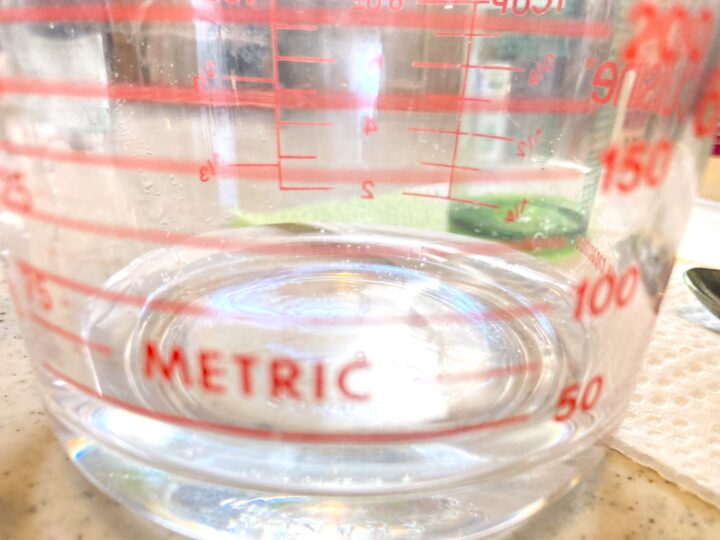 精製水を40ml注ぐ