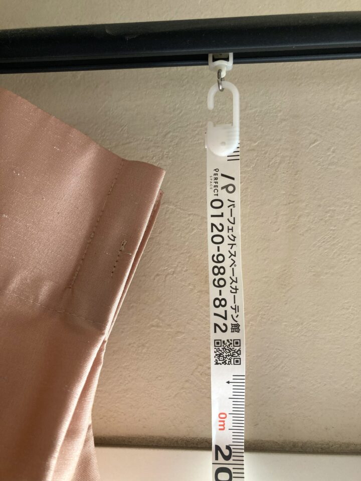 レールの輪っかに引っかけて測れるメジャー